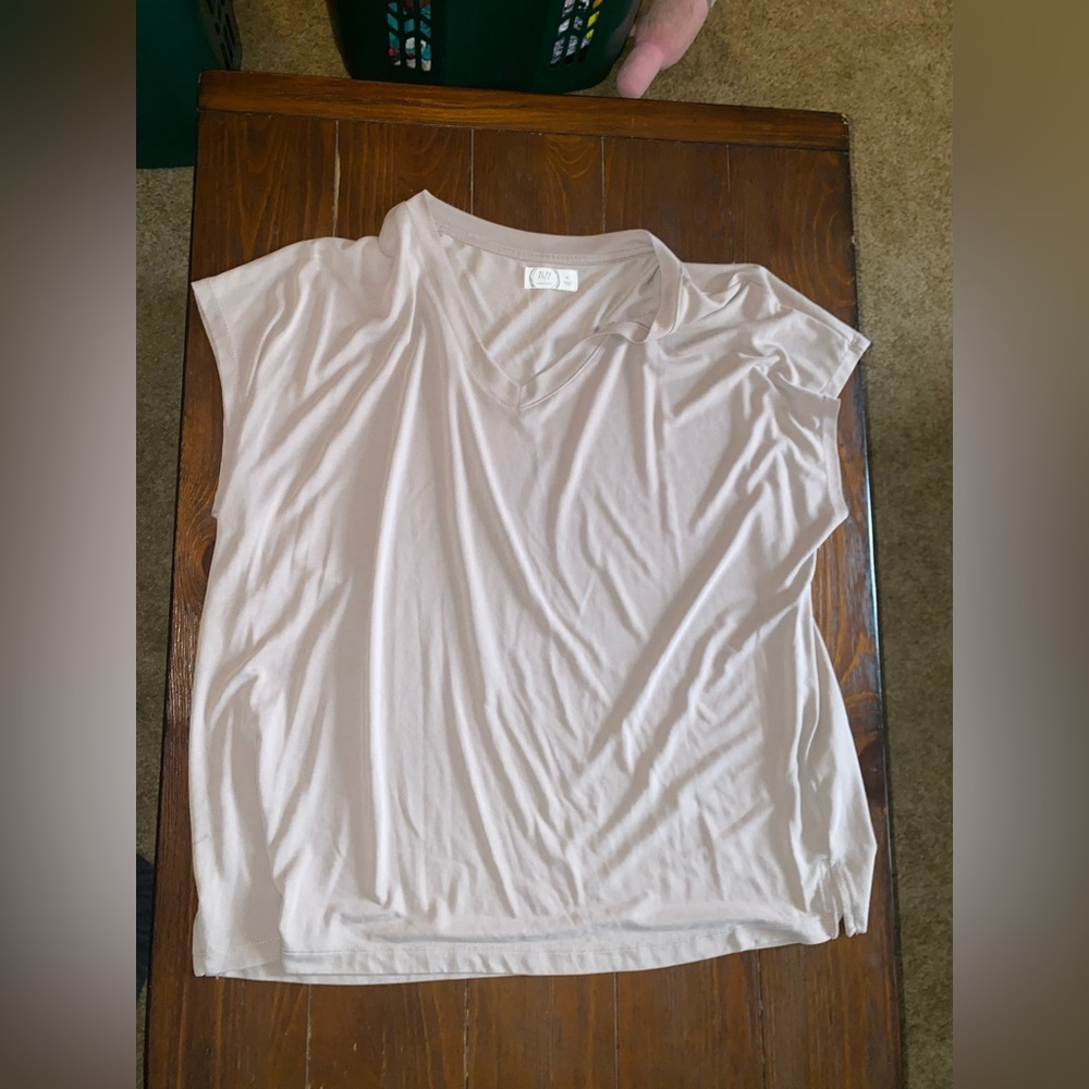 Maurices Light Pink V-Neck Short Sleeve Tee